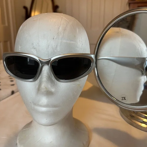 Stylish Silver Sunglasses - Picture 2 of 4